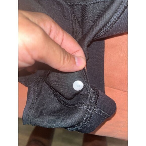 Lululemon Black Racerback Sports Bra Size 6 Lightweight Comfortable Stretch Acti - Picture 5 of 6